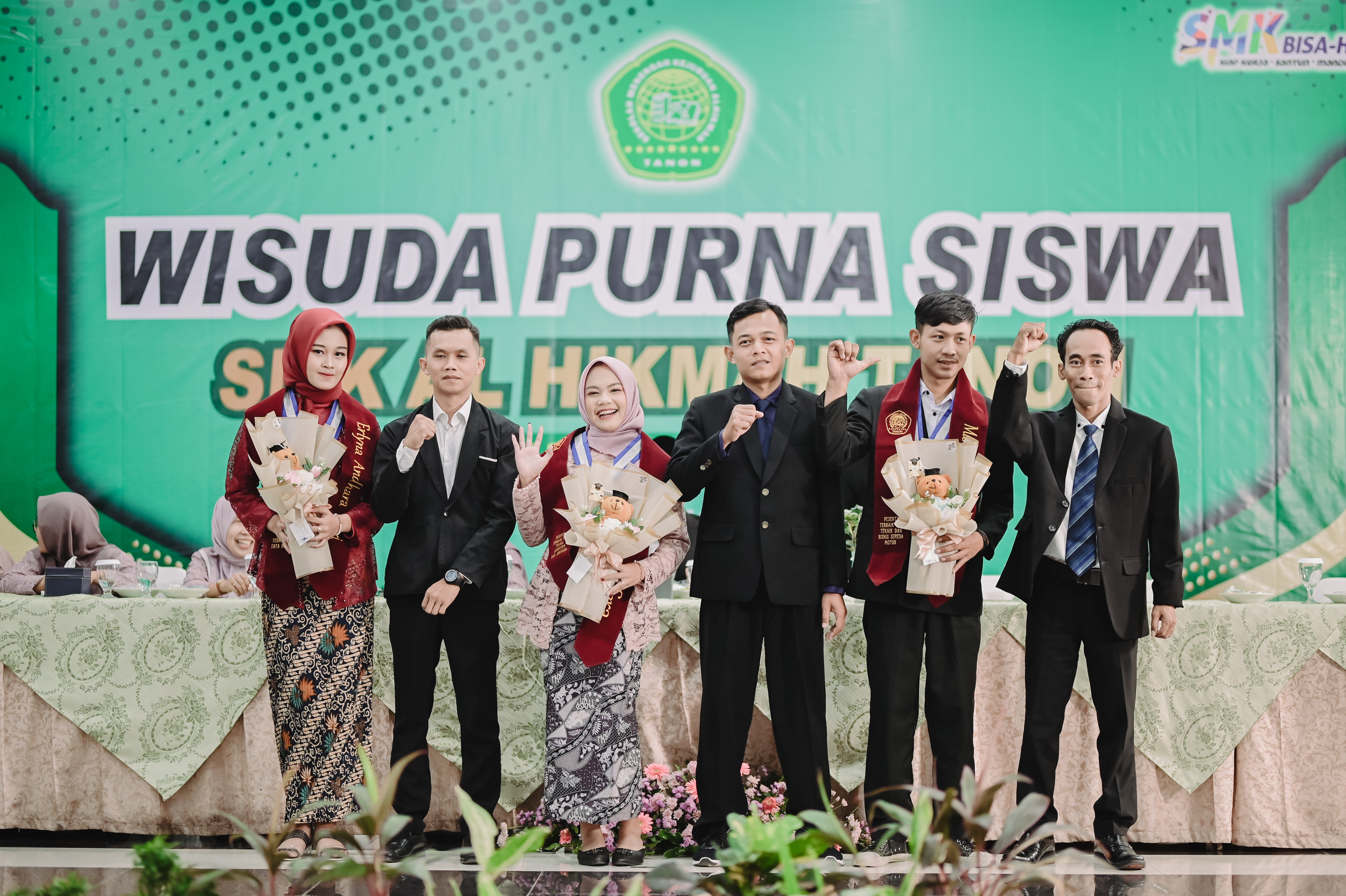 SMK Alhikmah Berikan Penghargaan Ujian Praktik Terbaik pada Wisuda Purna Siswa Tahun 2024/2025